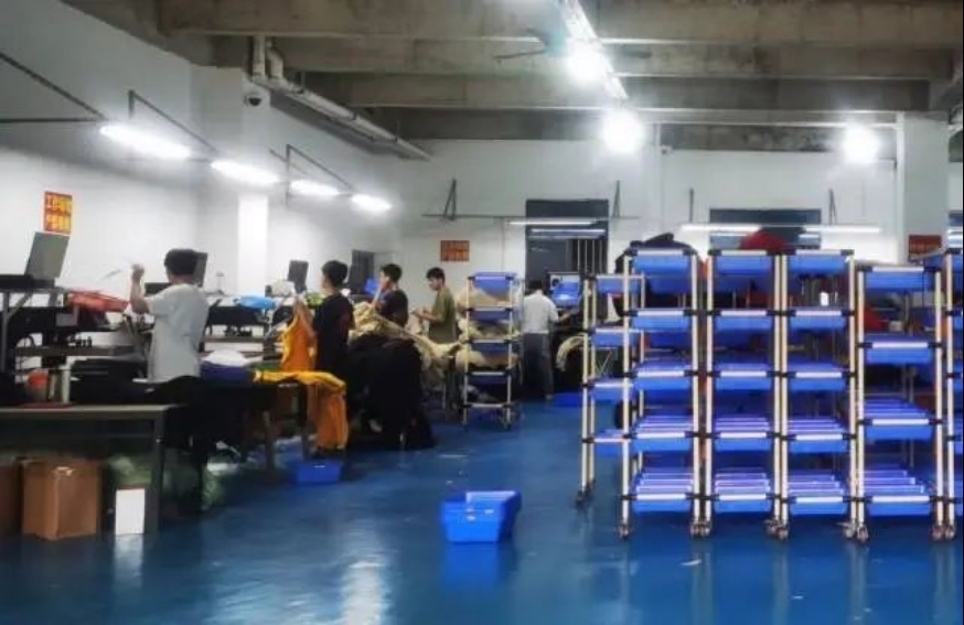 开在村里的服装加工厂 返乡青年王芳的芳华裁剪
